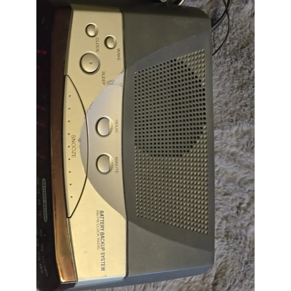 Vintage White-Westinghouse AM/FM Digital Alarm Clock Radio WCR-11090 TESTED